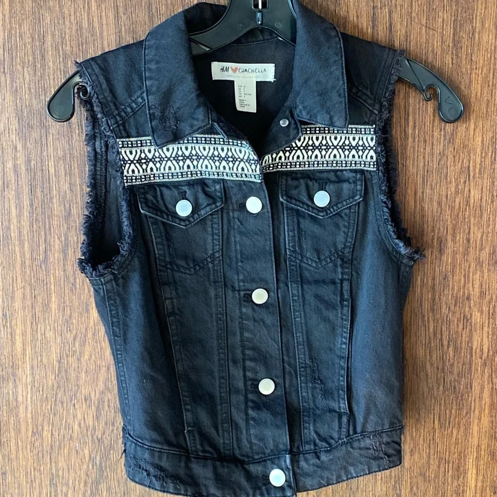 H&M Coachella Official Collection Embroidered Black Denim Vest - Picture 2 of 9